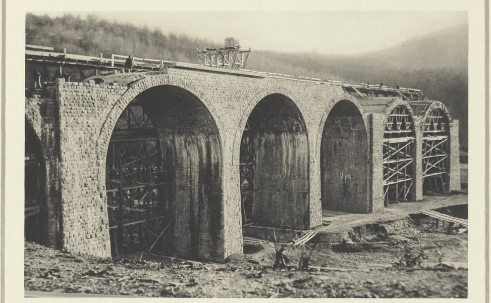 Viaductul de la Teliu — șapte arcade peste vale