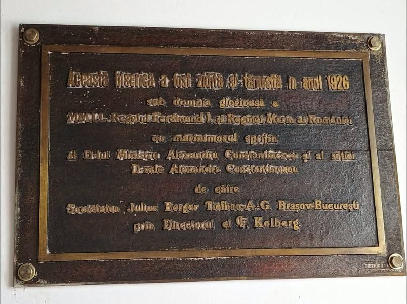 Știați că biserica romano-catolică de la Timișu de Sus a fost construită de aceeași firmă care a săpat Tunelul de la Teliu?